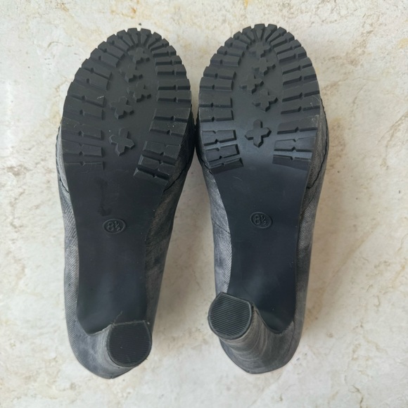 Xhilaration Target platform gray heels size 8.5 - Picture 6 of 7